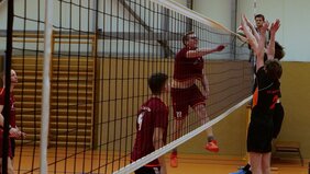 mit guter Blockarbeit konnte unsere Mannschaft dem 1.TSV einigen Wind aus den Segeln nehmen